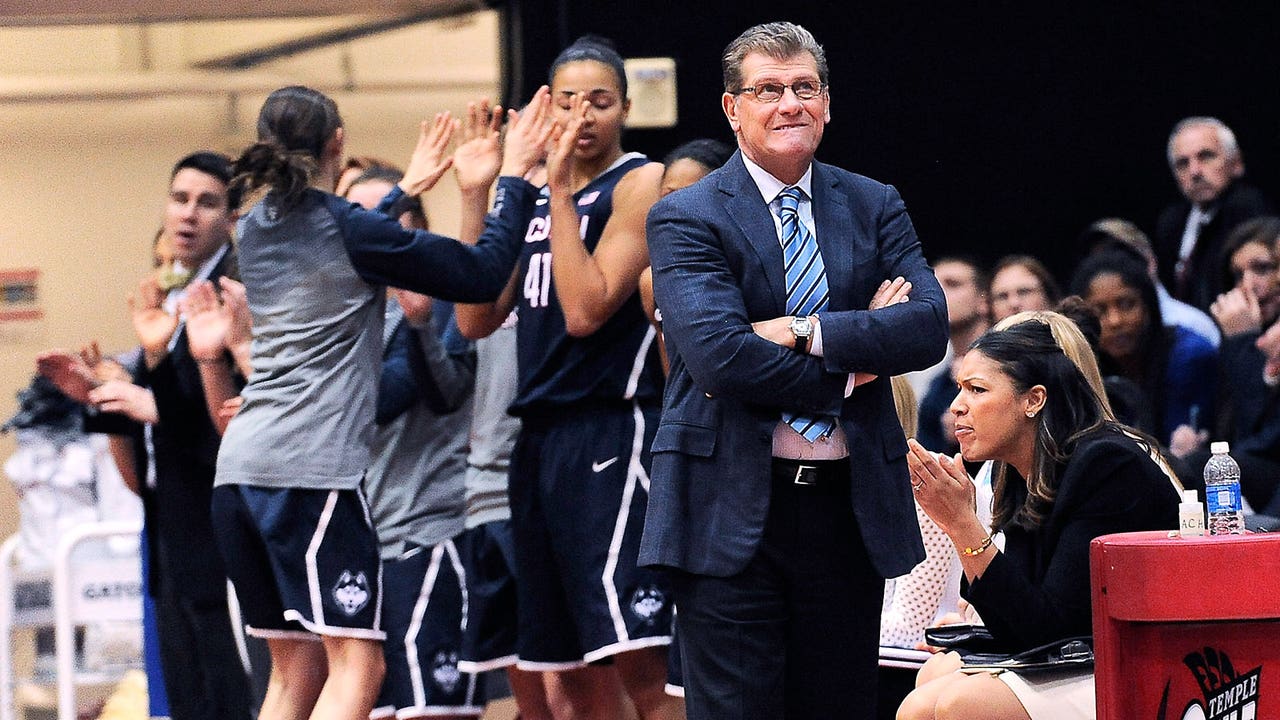 Coach Geno Auriemma posts victory No. 899; UConn tops Temple